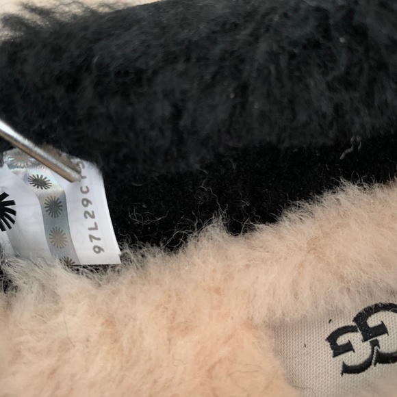 UGG DAKOTA DOUBLE BOW SLIPPERS - Picture 2 of 8